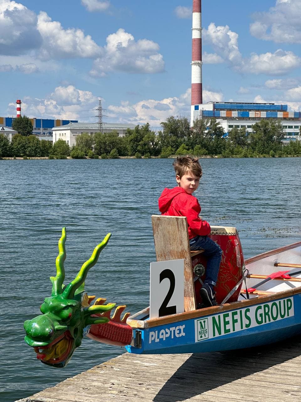 Гонки на китайских лодках в Казани
