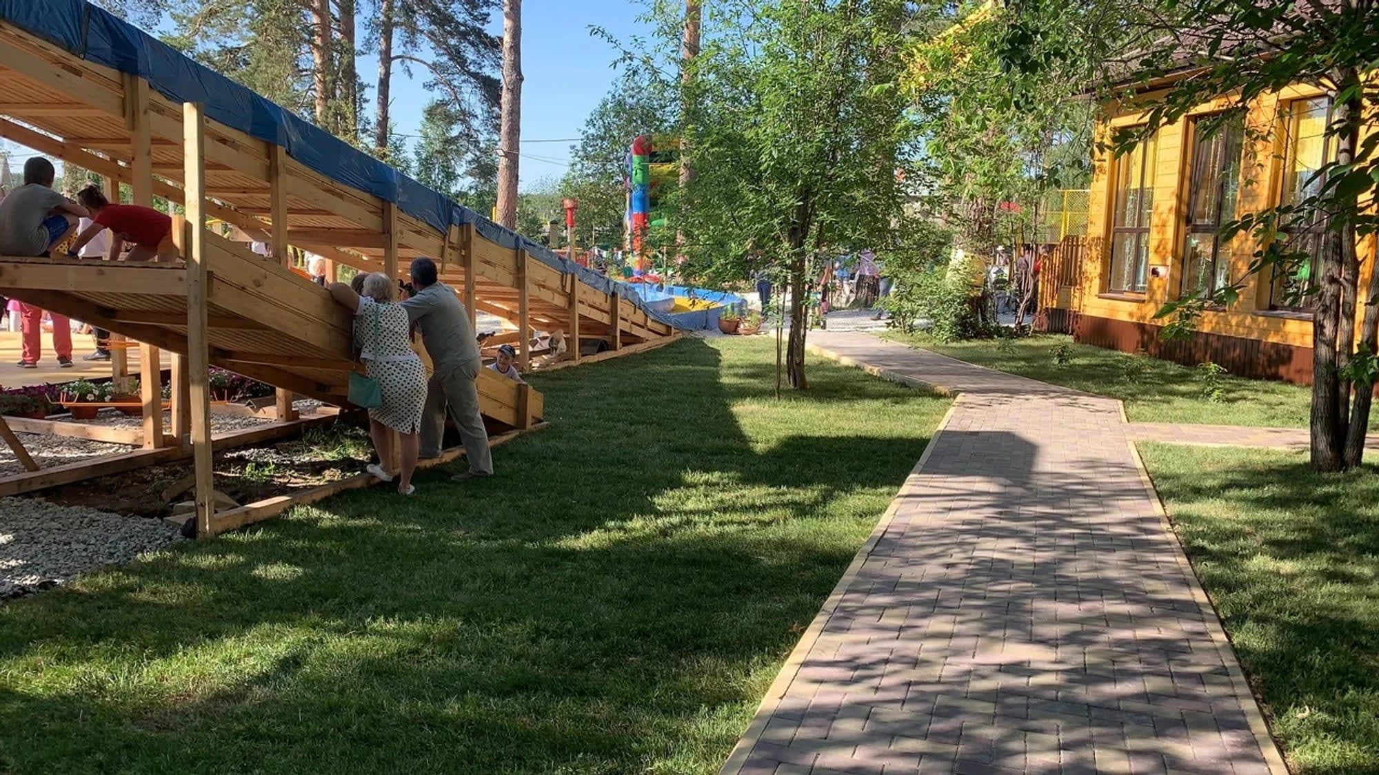 День красок на футболках